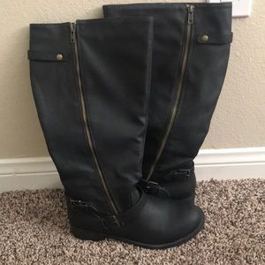 Black boots 8 1/2w